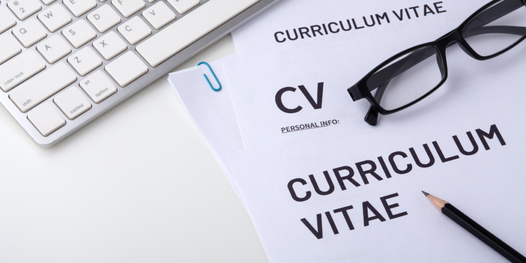 IA-para-filtrar-CVs
cómo-filtrar-CVs-con-inteligencia-artificial
screening-de-CV-con-IA
inteligencia-artificial-en-selección-de-personal
IA-en-reclutamiento-y-selección